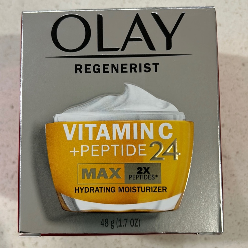 New in box Oil of Olay Regenerist  Hydrating Moisturizer 1.7 oz